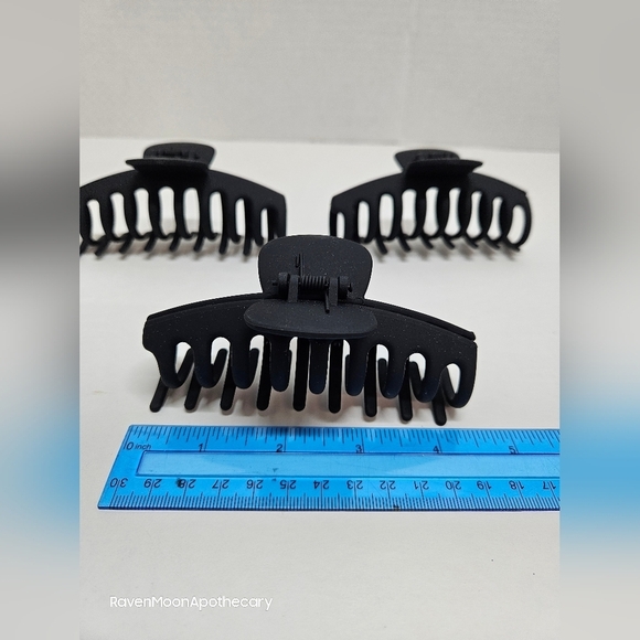 3/15$ Bundle Deal NWOT Hair Clips Black 3 pc - Picture 2 of 3